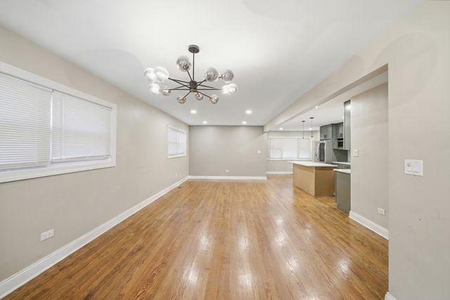 5422 S Oak Park Avenue, Chicago, IL 60638