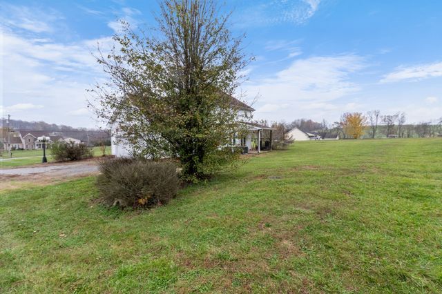 3020 Seven Mile Ferry Rd, Clarksville, TN 37040