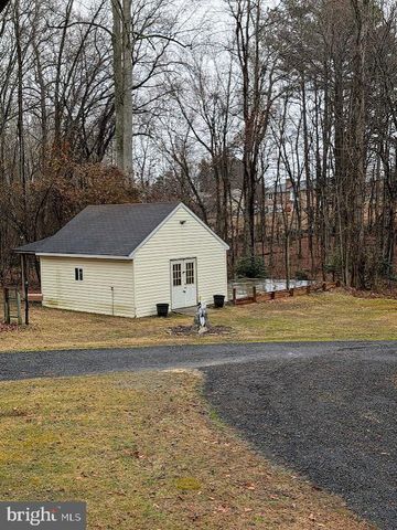 23209 COLTON POINT RD, Avenue, MD 20609