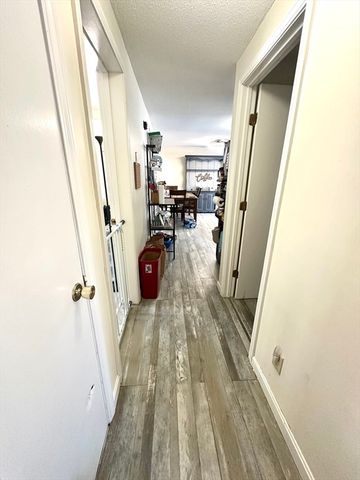 9 Hancock Ln, Greenfield, MA 01301