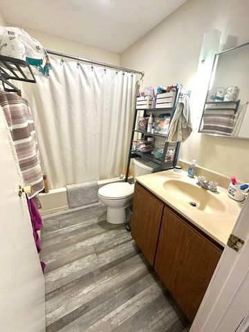 9 Hancock Ln, Greenfield, MA 01301