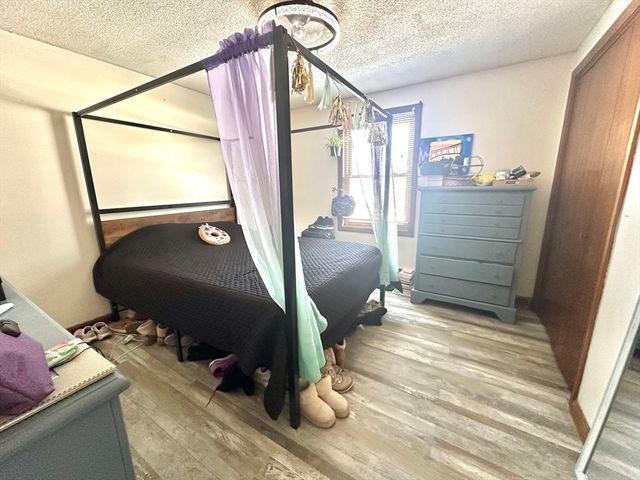 9 Hancock Ln, Greenfield, MA 01301