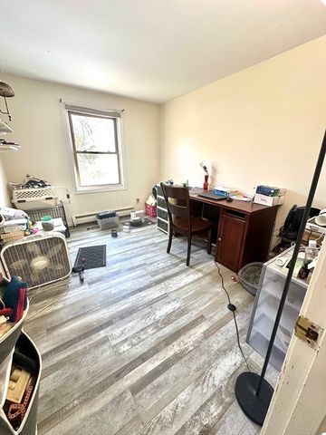 9 Hancock Ln, Greenfield, MA 01301