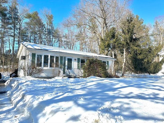 9 Hancock Ln, Greenfield, MA 01301