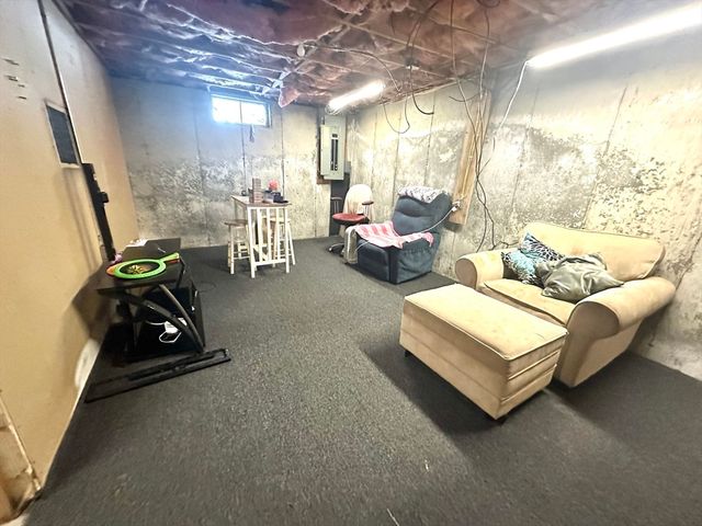 9 Hancock Ln, Greenfield, MA 01301