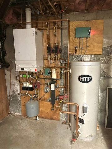 9 Hancock Ln, Greenfield, MA 01301