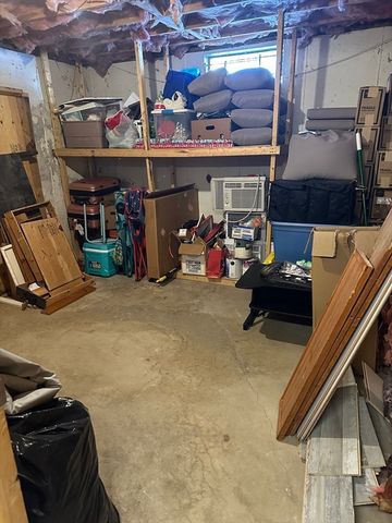 9 Hancock Ln, Greenfield, MA 01301