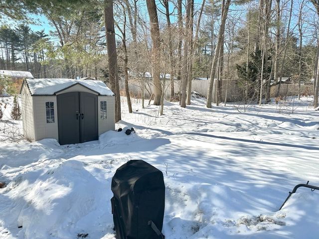 9 Hancock Ln, Greenfield, MA 01301