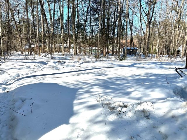 9 Hancock Ln, Greenfield, MA 01301