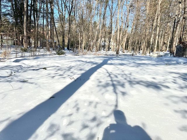 9 Hancock Ln, Greenfield, MA 01301