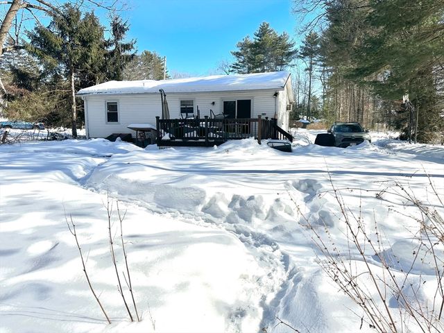 9 Hancock Ln, Greenfield, MA 01301