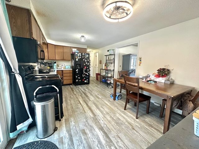 9 Hancock Ln, Greenfield, MA 01301