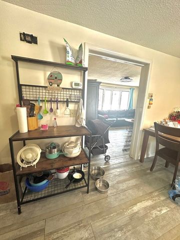 9 Hancock Ln, Greenfield, MA 01301