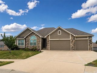 601 Englewood Drive, Kearney, MO 64060