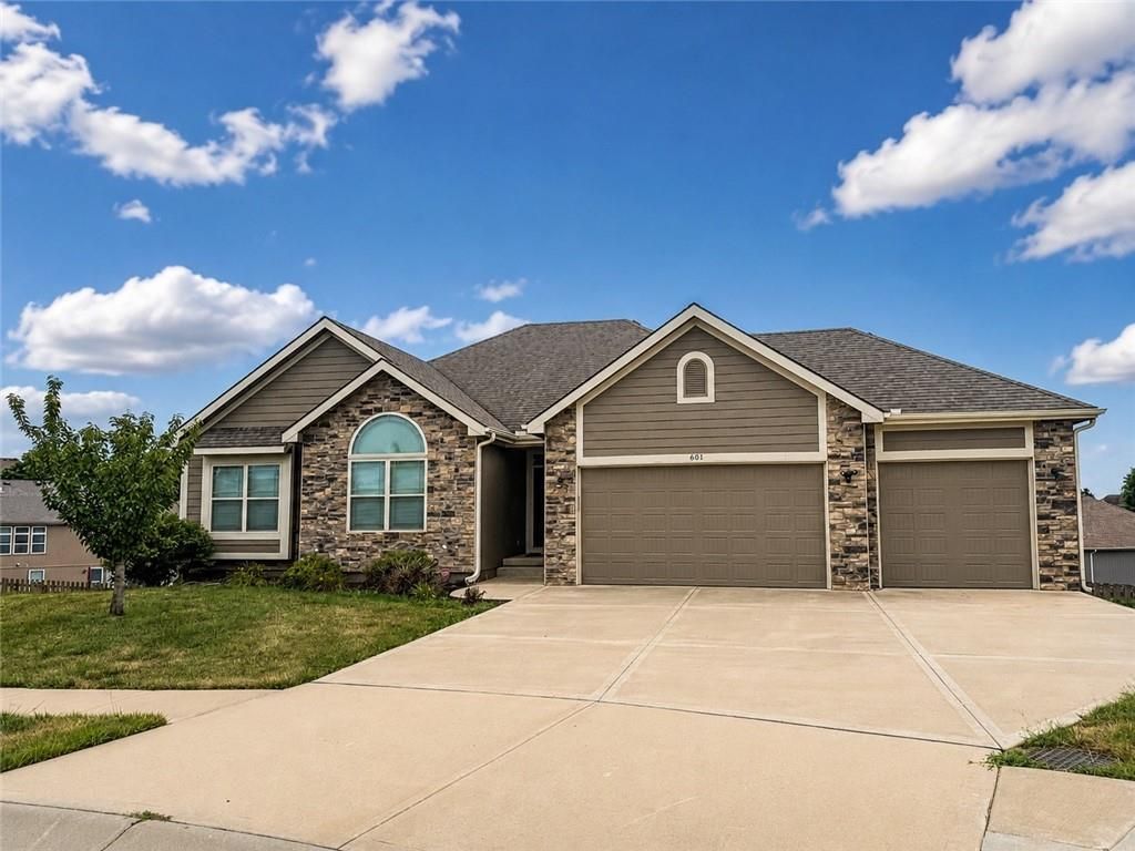 601 Englewood Drive, Kearney, MO 64060