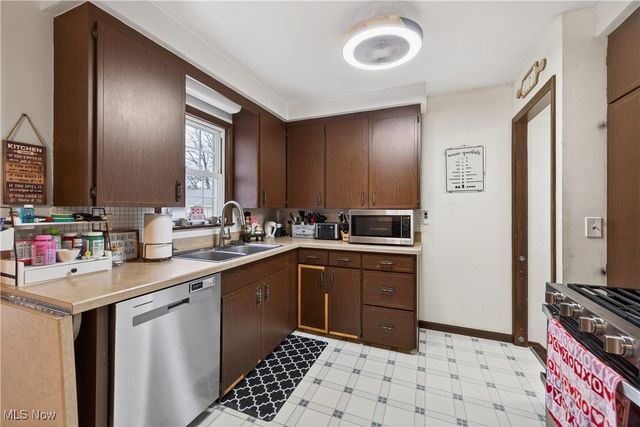 29566 Shaker Drive, Wickliffe, OH 44092