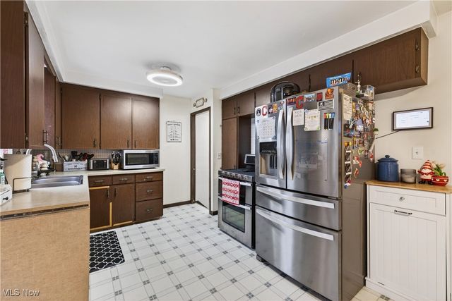 29566 Shaker Drive, Wickliffe, OH 44092