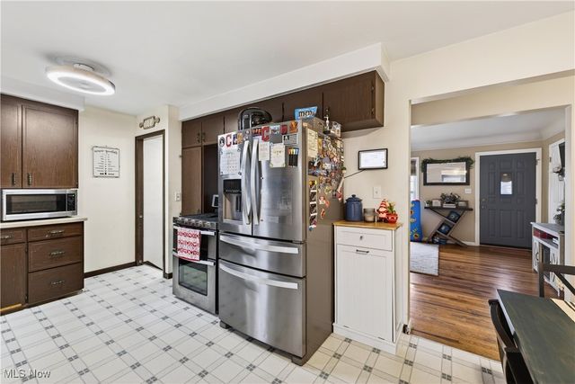 29566 Shaker Drive, Wickliffe, OH 44092