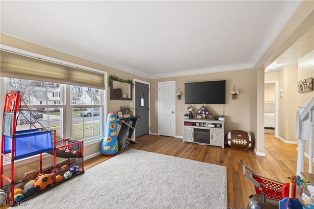 29566 Shaker Drive, Wickliffe, OH 44092