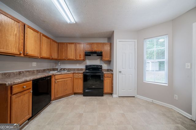 3777 Oakland Spring Court, Snellville, GA 30039