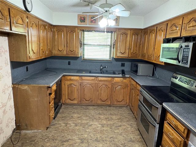 9690 Dripping Springs Road, Denison, TX 75021