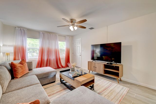 127 S 10th Street, Fort Pierce, FL 34950