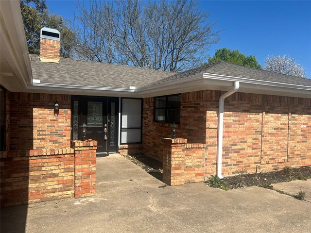 4032 Aragon Drive, Fort Worth, TX 76133