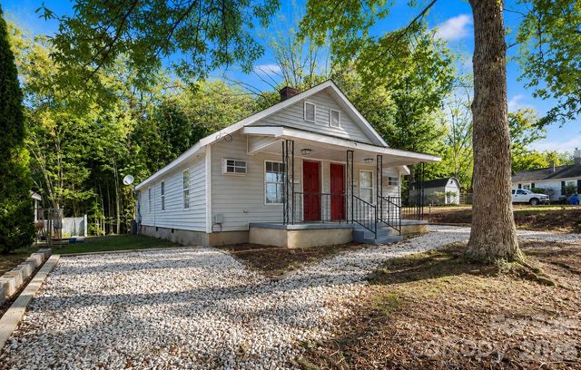 532 E Iredell Avenue, Mooresville, NC 28115
