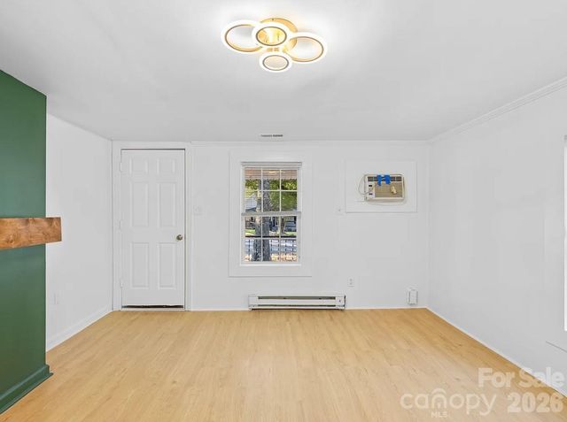 532 E Iredell Avenue, Mooresville, NC 28115