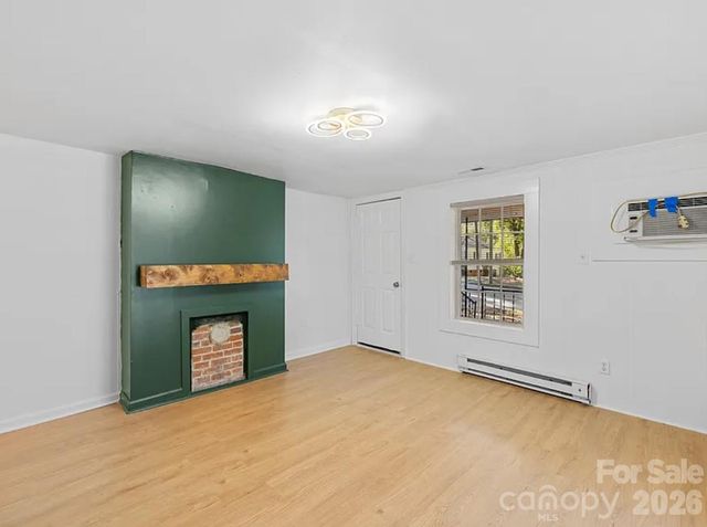 532 E Iredell Avenue, Mooresville, NC 28115