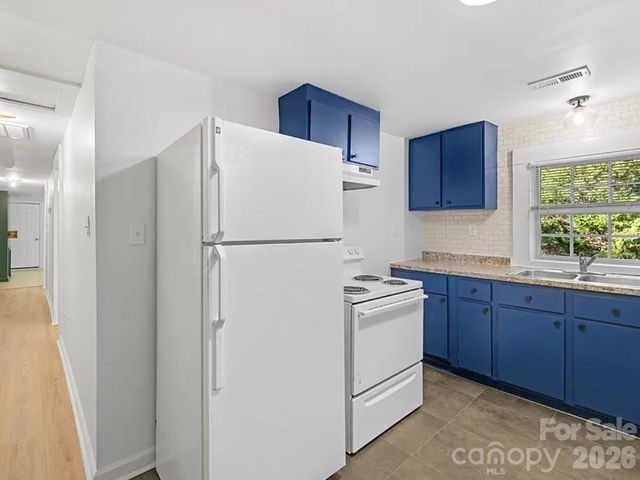 532 E Iredell Avenue, Mooresville, NC 28115