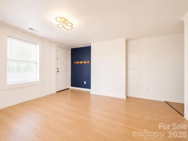 532 E Iredell Avenue, Mooresville, NC 28115