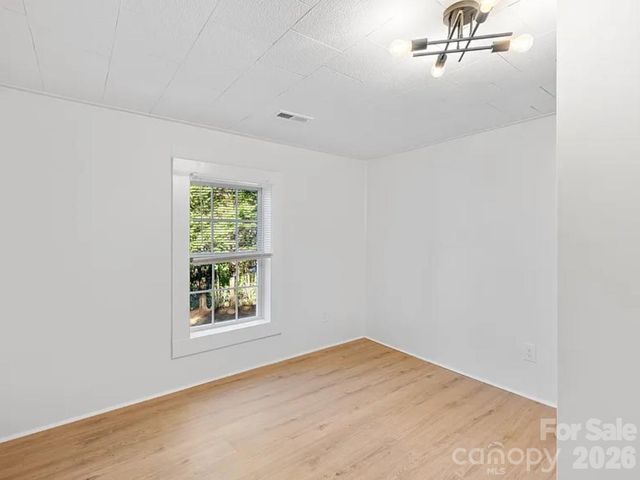 532 E Iredell Avenue, Mooresville, NC 28115