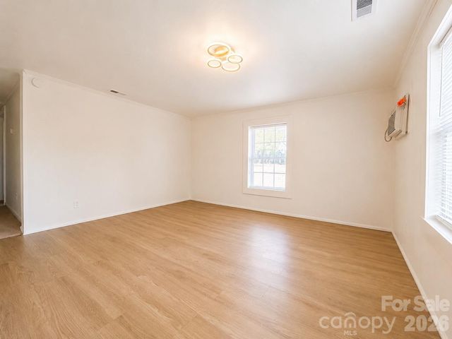 532 E Iredell Avenue, Mooresville, NC 28115