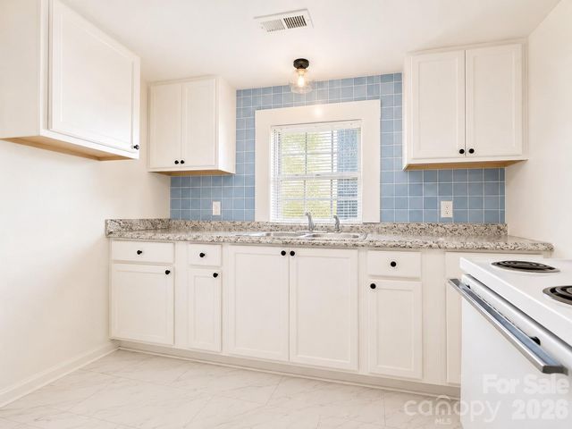 532 E Iredell Avenue, Mooresville, NC 28115