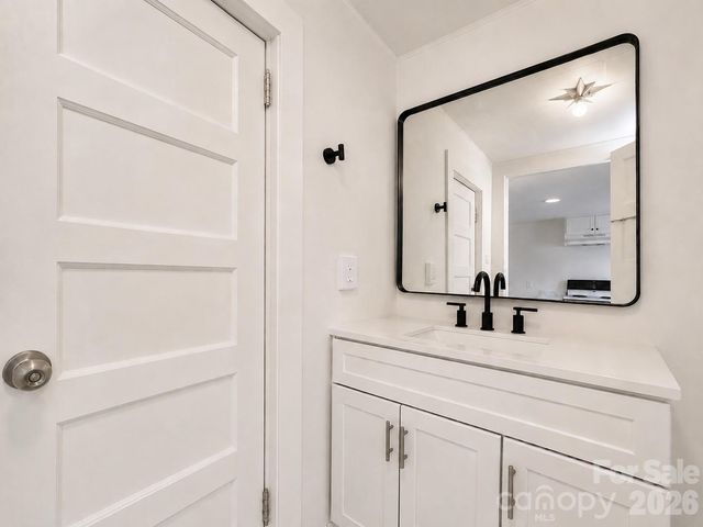 532 E Iredell Avenue, Mooresville, NC 28115