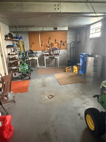 112 Easy St, Uniontown, PA 15401