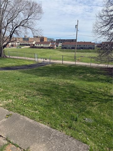 112 Easy St, Uniontown, PA 15401