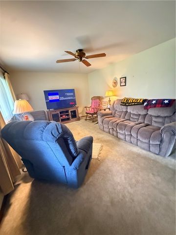 112 Easy St, Uniontown, PA 15401