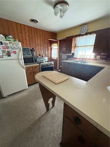 112 Easy St, Uniontown, PA 15401