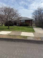 112 Easy St, Uniontown, PA 15401