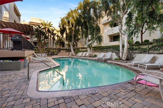 5325 Newcastle Avenue 319, Encino (los Angeles), CA 91316