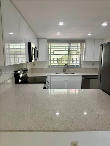 11123 NW 7th St 103-4, Miami, FL 33172