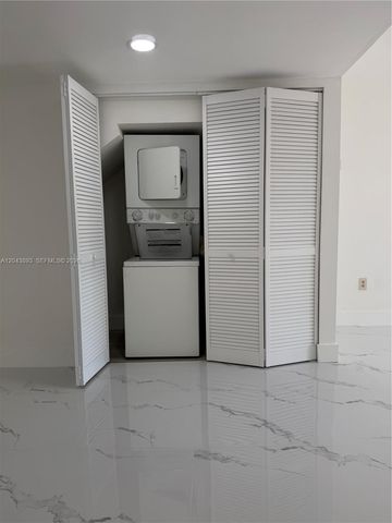 11123 NW 7th St 103-4, Miami, FL 33172
