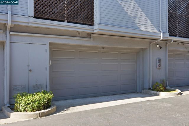 1707 Geary Rd, Walnut Creek, CA 94597