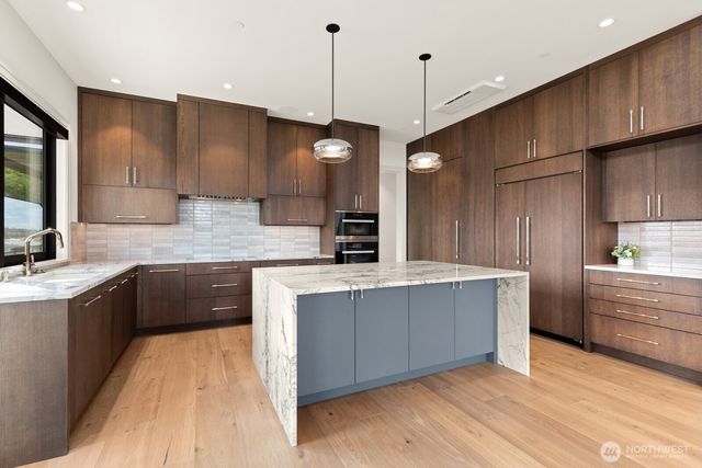 8333 NE Juanita Drive, Kirkland, WA 98034