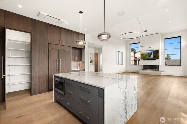 8333 NE Juanita Drive, Kirkland, WA 98034
