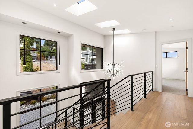 8333 NE Juanita Drive, Kirkland, WA 98034