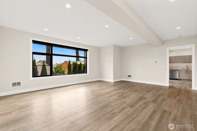 8333 NE Juanita Drive, Kirkland, WA 98034