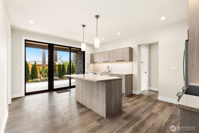 8333 NE Juanita Drive, Kirkland, WA 98034